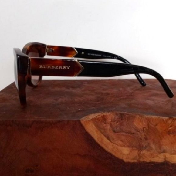 Burberry Cat Eye Tortoiseshell  Sunglasses Visibly Marked Burberry - Picture 1 of 11